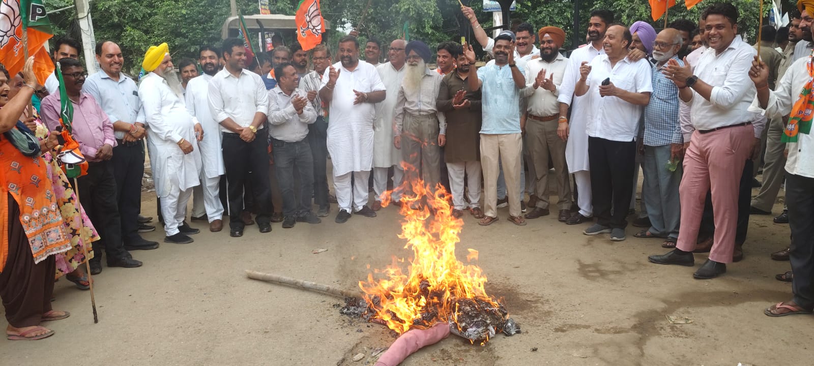 ਬੀਜੇਪੀ ਸਰਕਾਰ ਦੇ ਵਰਕਰਾਂ ਵਲੋ ਕੇਂਦਰ ਸਰਕਾਰ ਦੀ ਯੋਜਨਾ ਤਹਿਤ ਬੌਖਲਾਈ ਪੰਜਾਬ ਸਰਕਾਰ ,