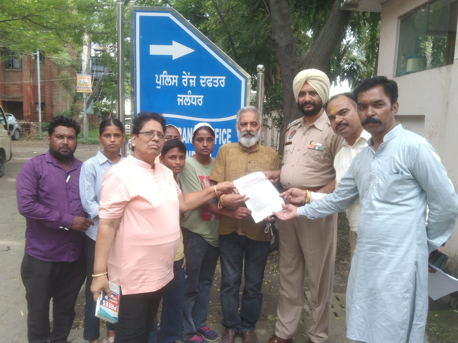 ਤੱਲਣ ਦੇ ਪੀੜਤ ਪਰਿਵਾਰ ਨੂੰ ਇੰਨਸਾਫ ਦਿਵਾਕੇ ਹੀ ਰਹਾਂਗੇ -ਸ਼ਿਵਸੈਨਾ ਲੋਇੰਨ