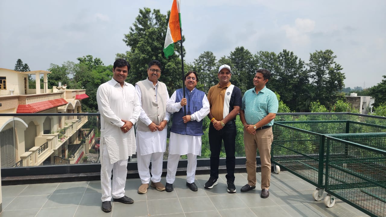भाजपा प्रदेश महामंत्री राकेश राठौर ने अपने निवास स्थान पर फहराया तिरंगा।  