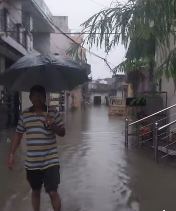 ਜਲੰਧਰ ਦੇ ਵਿਕਾਸ ਦੀਆਂ ਮੂੰਹੋਂ ਬੋਲਦੀਆਂ ਤਸਵੀਰਾਂ ਲੋਕਾਂ ਦੇ ਘਰਾਂ ਵਿੱਚ ਵੜਿਆ ਪਾਣੀ