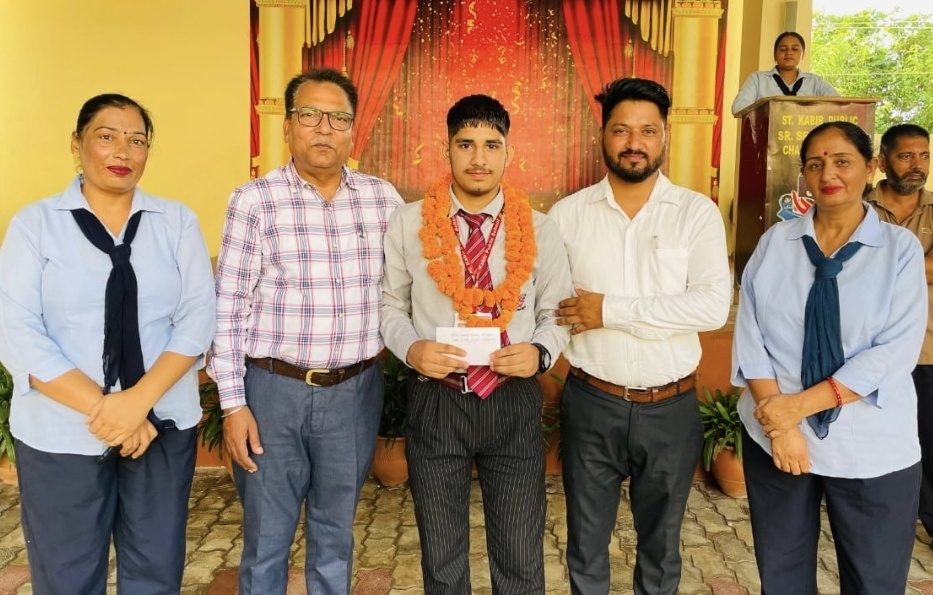 ਗੁਰਤਰਨ ਸਿੰਘ ਦੀ ਜਿੱਤ ਨੇ ਸੇਂਟ ਕਬੀਰ ਪਬਲਿਕ ਸੀਨੀਅਰ ਸੈਕੰਡਰੀ ਸਕੂਲ ਚੱਗਰਾਂ ਦੀ ਕਰਵਾਈ ਬੱਲੇ ਬੱਲੇ : ਡਾ. ਅਸ਼ੀਸ਼ ਸਰੀਨ