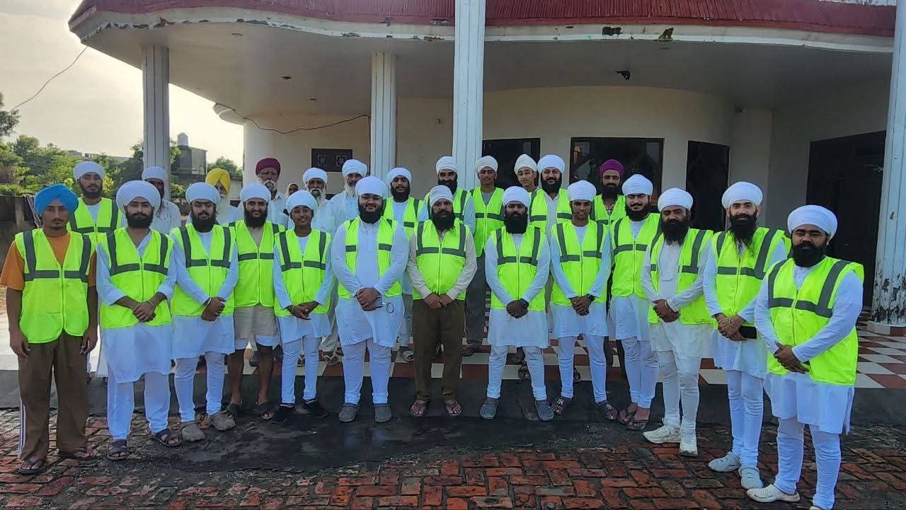 ਠਾਕੁਰ ਦਲੀਪ ਸਿੰਘ ਜੀ ਦੇ ਨਿਰਦੇਸ਼ਾਂ ਨਾਲ ਨਾਮਧਾਰੀ ਸੰਗਤ ਸਾਲਾਨਾ ਧਾਰਮਿਕ ਸਮਾਗਮ ਨੂੰ ਰੋਕ ਕੇ ਹੜ੍ਹ ਪੀੜਿਤਾਂ ਦੀ ਸੇਵਾ ਵਿੱਚ ਜੁਟੀ         