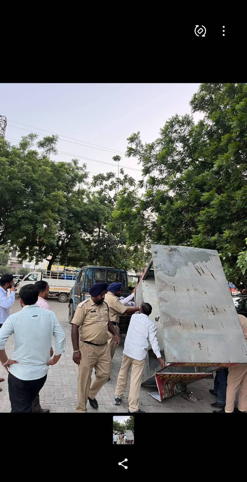 ਗਲਾਡਾ ਨੇ ਸੈਕਟਰ 32 ‘ਚ ਨਾਜਾਇਜ਼ ਕਬਜ਼ੇ ਹਟਾਏ**- ਗਲਾਡਾ ਤੇ ਨਿਗਮ ਵੱਲੋਂ ਸਾਂਝੇ ਤੌਰ ‘ਤੇ ਕੀਤੀ ਕਾਰਵਾਈ*