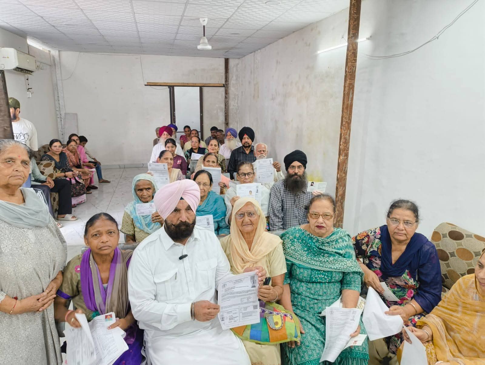 *ਵਿਧਾਇਕ ਕੁਲਵੰਤ ਸਿੰਘ ਸਿੱਧੂ ਵਲੋਂ 100 ਤੋਂ ਵੱਧ ਲਾਪਾਤਰੀਆਂ ਨੂੰ ਬੁਢਾਪਾ ਪੈਨਸ਼ਨ ਜਾਰੀ*