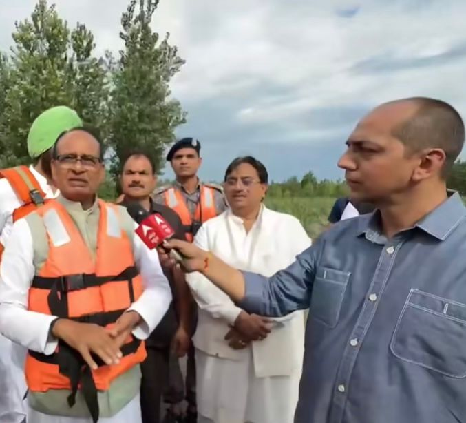 भाजपा प्रदेश महामंत्री राकेश राठौर ने केंद्रीय कृषि मंत्री शिवराज सिंह के साथ पंजाब में बाढ़ के हालातो को लेकर की चर्चा 