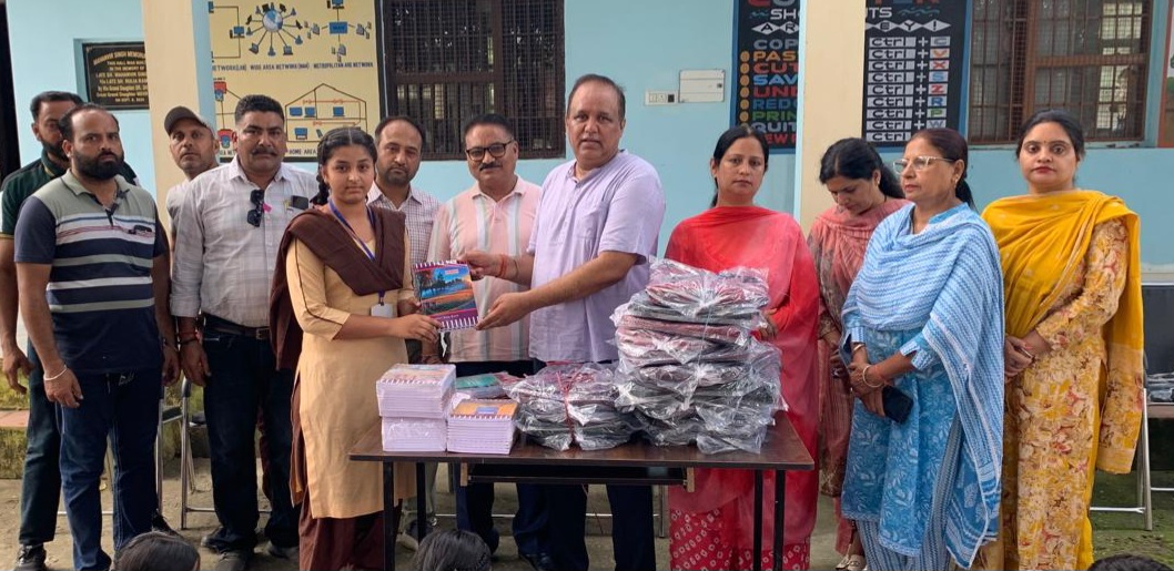 ਵਿਦਿਆਰਥੀ ਦਾ ਇੱਕੋ ਇੱਕ ਧਰਮ ਸਿੱਖਿਆ ਪ੍ਰਾਪਤ ਕਰਨਾ ਹੈ : ਤਲਵਾੜ