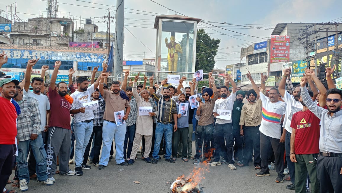 ਬੇਗਮਪੁਰਾ ਟਾਈਗਰ ਫੋਰਸ ਨੇ ਪੰਜਾਬ ਵਿੱਚ ਲੈਂਡ ਸੀਲਿੰਗ ਐਕਟ ਲਾਗੂ ਨਾ ਕਰਨ ਤੇ ਫੂਕਿਆ ਪੰਜਾਬ ਤੇ ਕੇਂਦਰ ਸਰਕਾਰ ਦਾ ਪੁਤਲਾ ! 