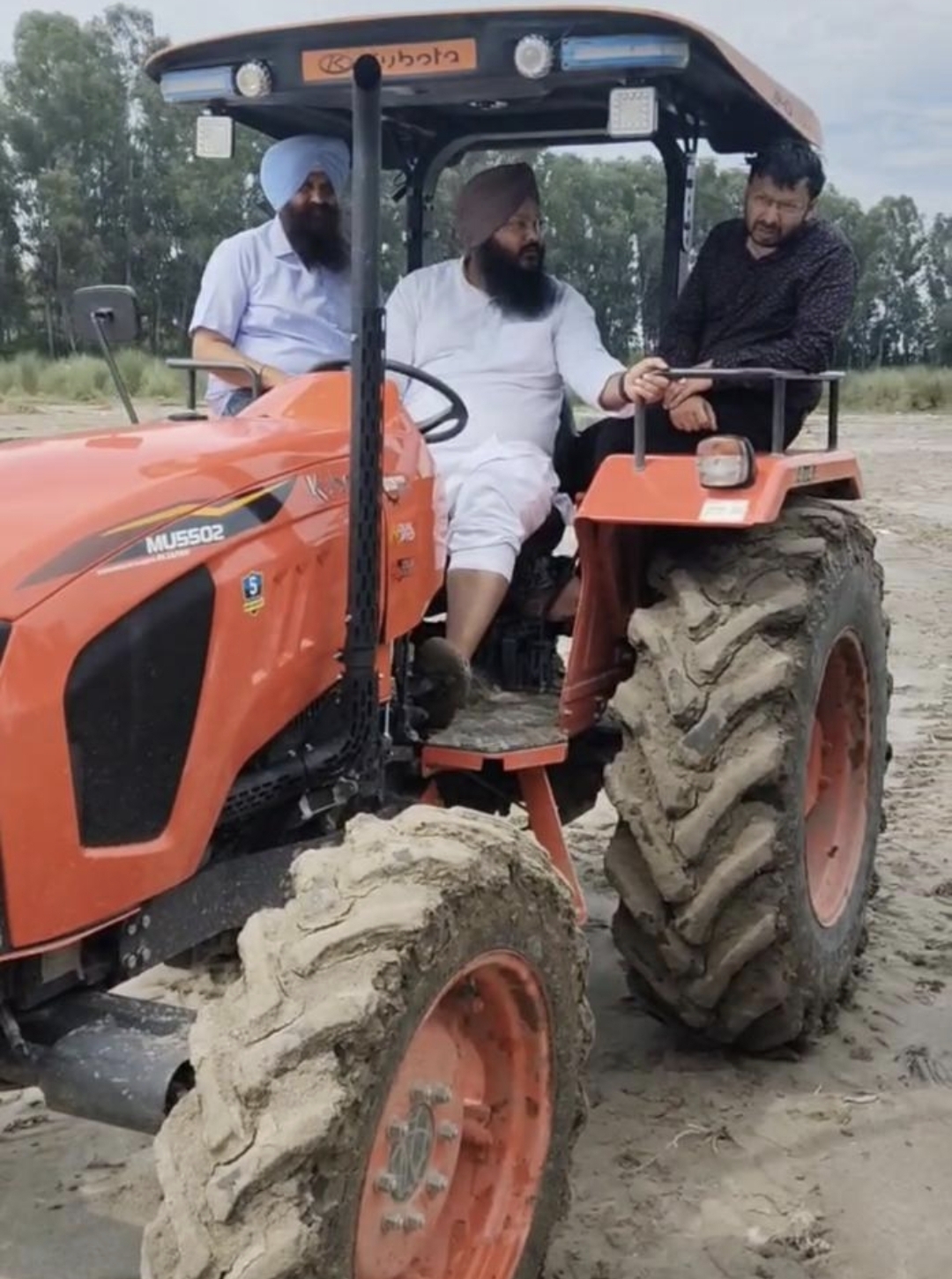 ਅਵਤਾਰ ਸਿੰਘ ਭੀਖੋਵਾਲ ਨੇ ਕੈਬਨਿਟ ਮੰਤਰੀ ਪੰਜਾਬ ਡਾ ਰਵਜੋਤ ਸਿੰਘ ਨੂੰ ਪਿੰਡ ਚੱਕ ਗੁੱਜਰਾਂ ਨੇੜੇ ਪੈਂਦੇ ਮਹਿੰਗਰੋਵਾਲ ਚੋਅ ਦੀ ਸਮੱਸਿਆ ਬਾਰੇ ਜਾਣੂ ਕਰਵਾਇਆ