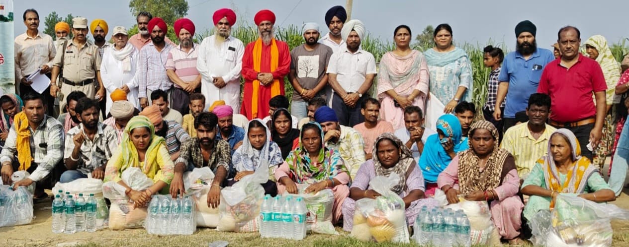 ਆਲ ਇੰਡੀਆ ਆਦਿ ਧਰਮ ਮਿਸ਼ਨ ਵਲੋੰ ਸੰਤ ਸਤਵਿੰਦਰ ਹੀਰਾ ਨੇ ਹੜ ਪੀੜਤਾਂ ਨੂੰ ਰਾਹਿਤ ਸਮਗਰੀ ਵੰਡੀ
