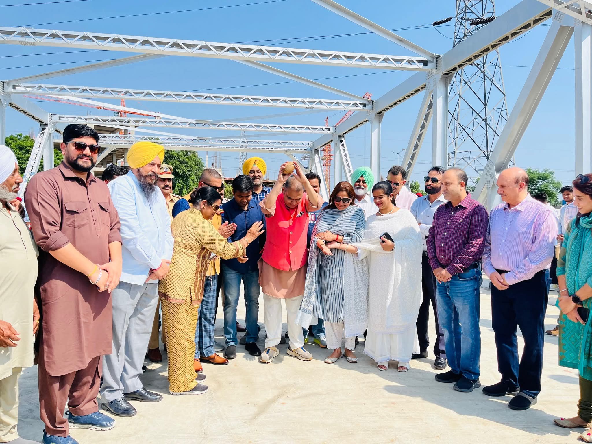 ਕੈਬਨਿਟ ਮੰਤਰੀ ਸੰਜੀਵ ਅਰੋੜਾ ਨੇ ਸਿੱਧਵਾਂ ਨਹਿਰ ‘ਤੇ ਬਣੇ ਚਾਰ ਮੁੱਖ ਪੁਲਾਂ ਵਿੱਚੋਂ ਪਹਿਲੇ ਪੁਲ ਦਾ ਕੀਤਾ ਉਦਘਾਟਨ, ਹੁਣ ਆਵਾਜਾਈ ਲਈ ਖੁੱਲ੍ਹਾ*