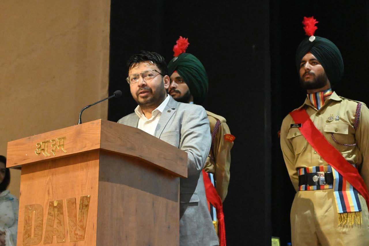 ਡਾ. ਰਵਜੋਤ ਸਿੰਘ ਨੇ ਨੌਜਵਾਨਾਂ ਨੂੰ ਸ੍ਰੀ ਗੁਰੂ ਤੇਗ ਬਹਾਦਰ ਸਾਹਿਬ ਜੀ ਦੀਆਂ ਸਿੱਖਿਆਵਾਂ ਨੂੰ ਆਪਣੇ ਜੀਵਨ ਵਿੱਚ ਅਪਨਾਉਣ ਦਾ ਦਿੱਤਾ ਸੱਦਾ 