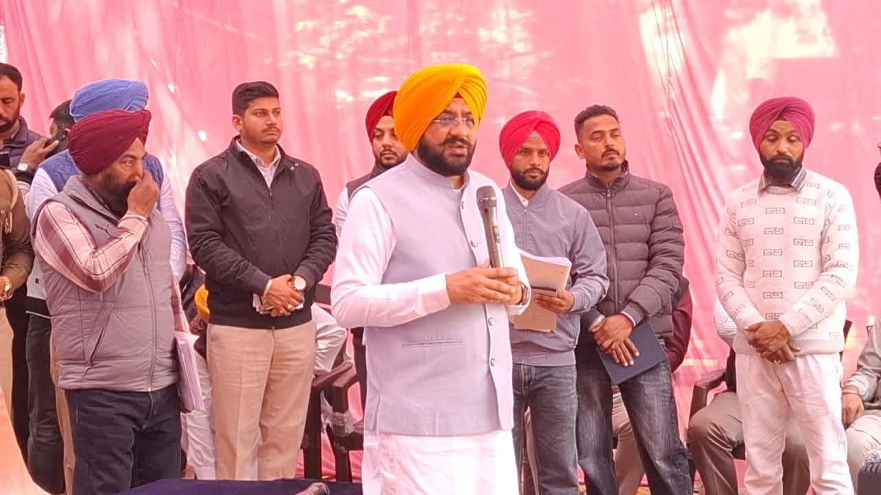 ਕੈਬਨਿਟ ਮੰਤਰੀ ਸੌਂਦ ਨੇ ਹਲਕਾ ਖੰਨਾ ਦੇ ਭਾਰੀ ਬਰਸਾਤ ਜਾਂ ਹੜ੍ਹ ਵਰਗੇ ਹਾਲਾਤ ਨਾਲ ਪ੍ਰਭਾਵਿਤ 120 ਪਰਿਵਾਰਾਂ ਨੂੰ ਮੁਆਵਜ਼ੇ ਦੇ 1.44 ਕਰੋੜ ਰੁਪਏ ਦੇ ਮਨਜ਼ੂਰੀ ਪੱਤਰ ਸੌਂਪੇ* 