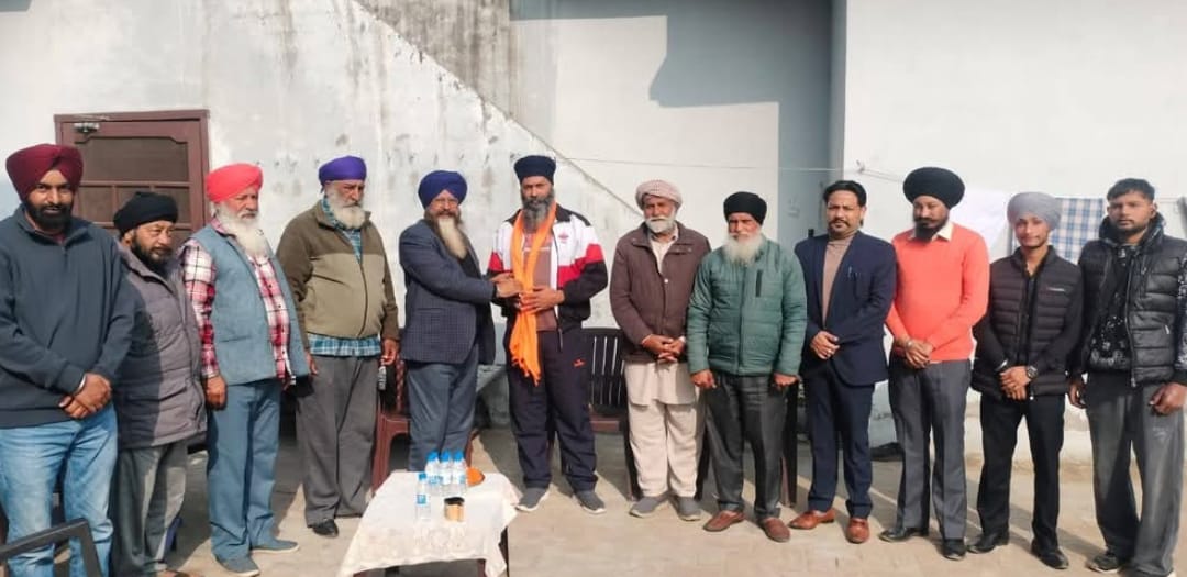 ਸੋਹਣ ਸਿੰਘ ਠੰਡਲ ਸਾਬਕਾ ਕੈਬਨਿਟ ਮੰਤਰੀ ਪੰਜਾਬ ਨੇ ਬਲਾਕ ਸੰਮਤੀ ਮੈਂਬਰ ਰਣਜੀਤ ਸਿੰਘ ਹਾਰਟਾ ਦਾ ਮੂੰਹ ਮਿੱਠਾ ਕਰਵਾਇਆ 