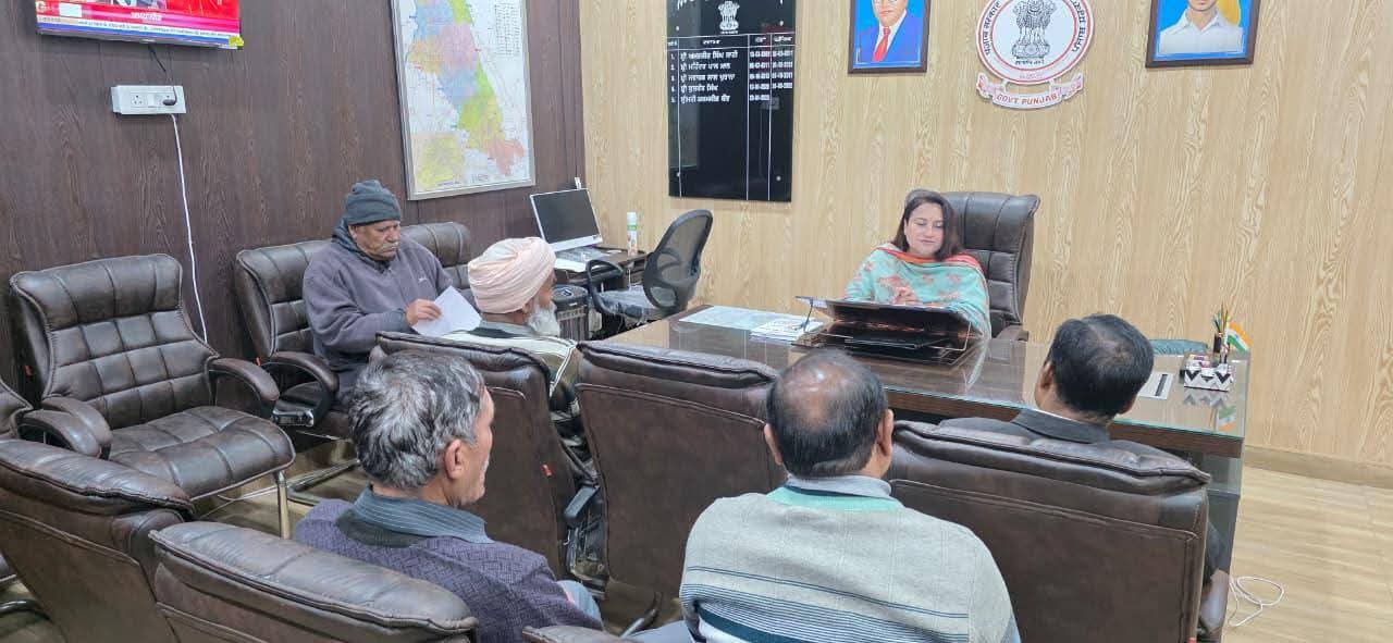 ਜ਼ਿਲ੍ਹਾ ਯੋਜਨਾ ਕਮੇਟੀ ਦੀ ਚੇਅਰਪਰਸਨ ਨੇ ਲੋਕਾਂ ਦੀਆਂ ਸਮੱਸਿਆਵਾਂ ਸੁਣੀਆਂ ਅਧਿਕਾਰੀਆਂ ਨੂੰ ਦਿੱਤੇ ਜਲਦ ਹੱਲ ਦੇ ਨਿਰਦੇਸ਼